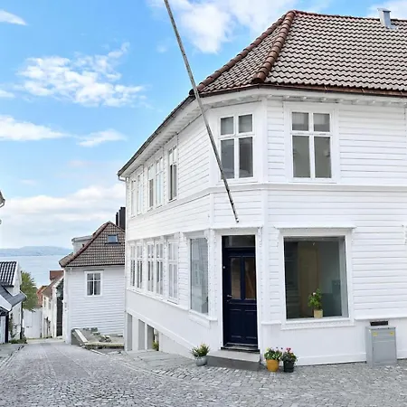 Spacious 3-bedroom - - Quiet Area Bergen